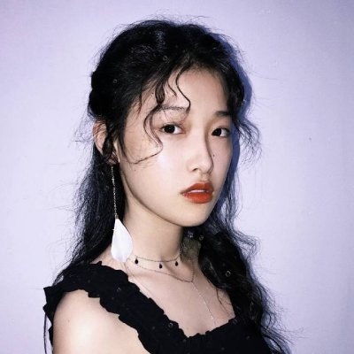 #伤感女生头像# 蹦最浪的迪，喝最烈的酒