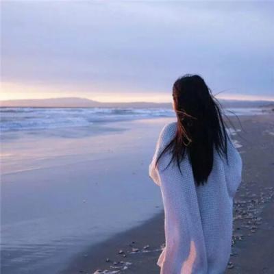 时尚经典的海边女生头像