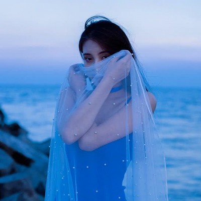 蓝色意境的女生唯美头像