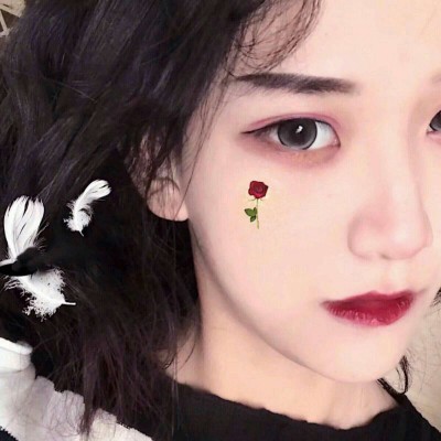 伤感女生心碎想哭图片