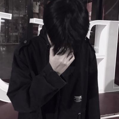 2019男生黑白头像帅酷时尚 时间会遗忘一切