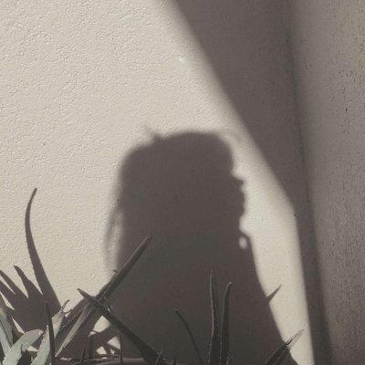 伤感神秘黑白影子女生头像 一个人的独角戏