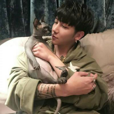 喜欢宠物的帅气暖男头像治愈系 为了爱情 哭过笑过