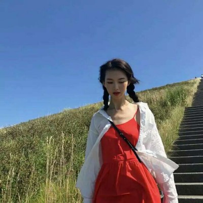 清新小萝莉风格的女生典雅微信头像