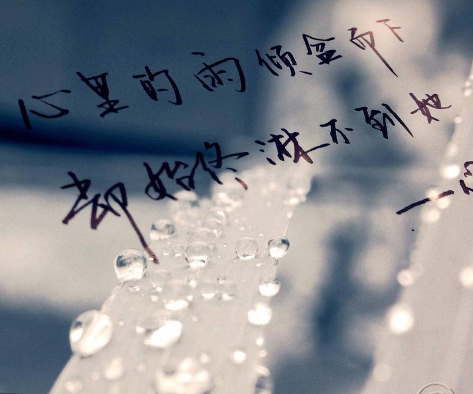 伤感的下雨图片 一个人一把伞一条路自己走