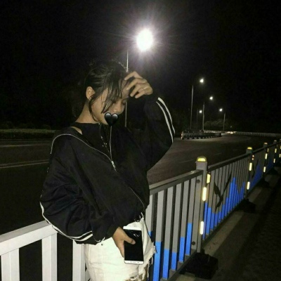 女生被爱情伤害了之后的伤感颓废绝望的qq头像