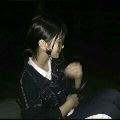女生黑白伤感头像～遍体鳞伤还想我原谅