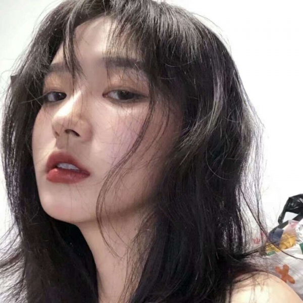 冰冷时尚的个性高冷范女生头像