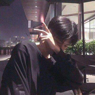 霸气冷酷男生qq头像放肆的年华
