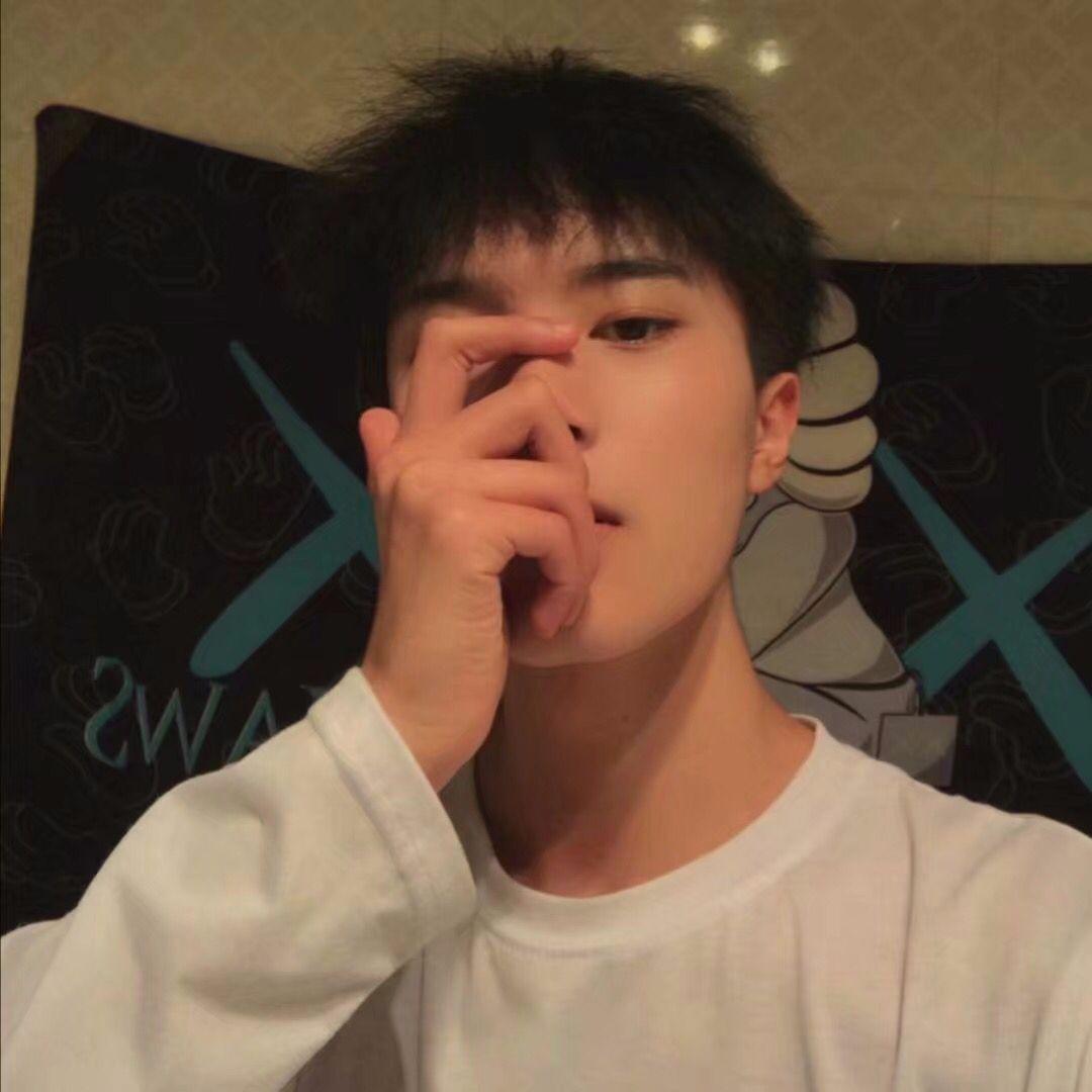 纯净透彻的男生昵称简约冷酷二字两袖清风-可爱