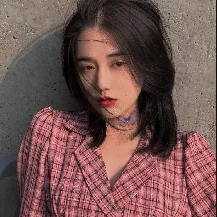 漠然寡意的头像女霸气冷酷无情-可爱点