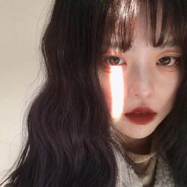 漠然寡意的头像女霸气冷酷无情-可爱点